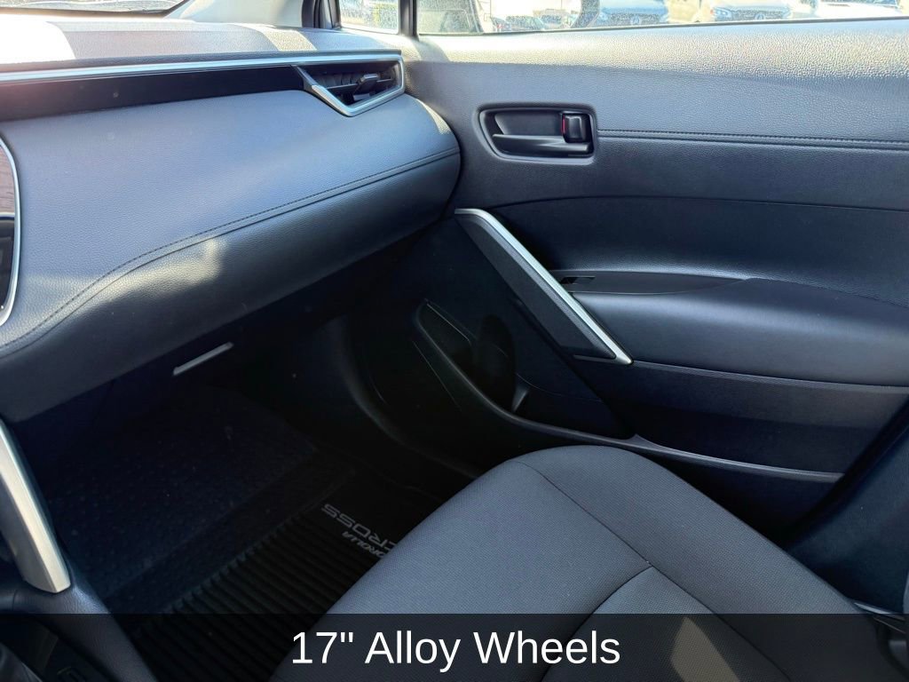 Used 2022 Toyota Corolla Cross LE image 18