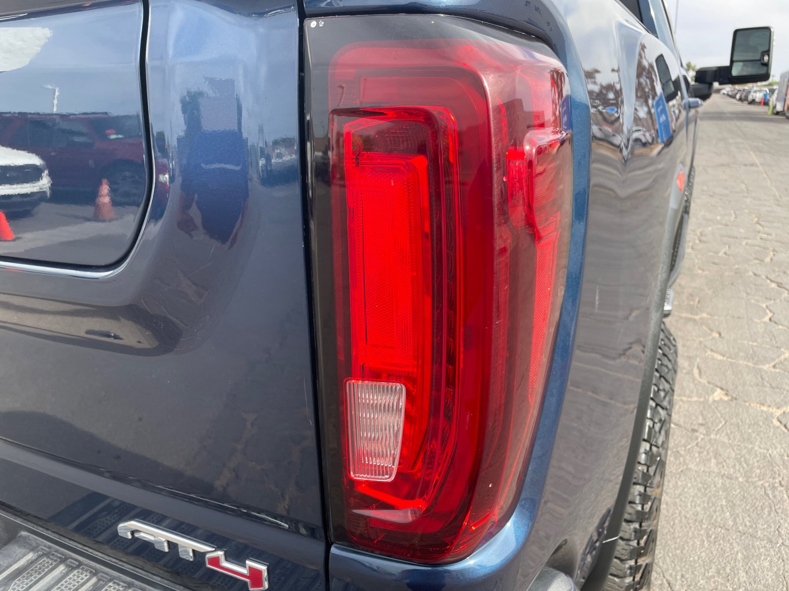 Used 2022 GMC Sierra 2500 AT4 w/ AT4 Premium Plus Package AWD/4WD image 28
