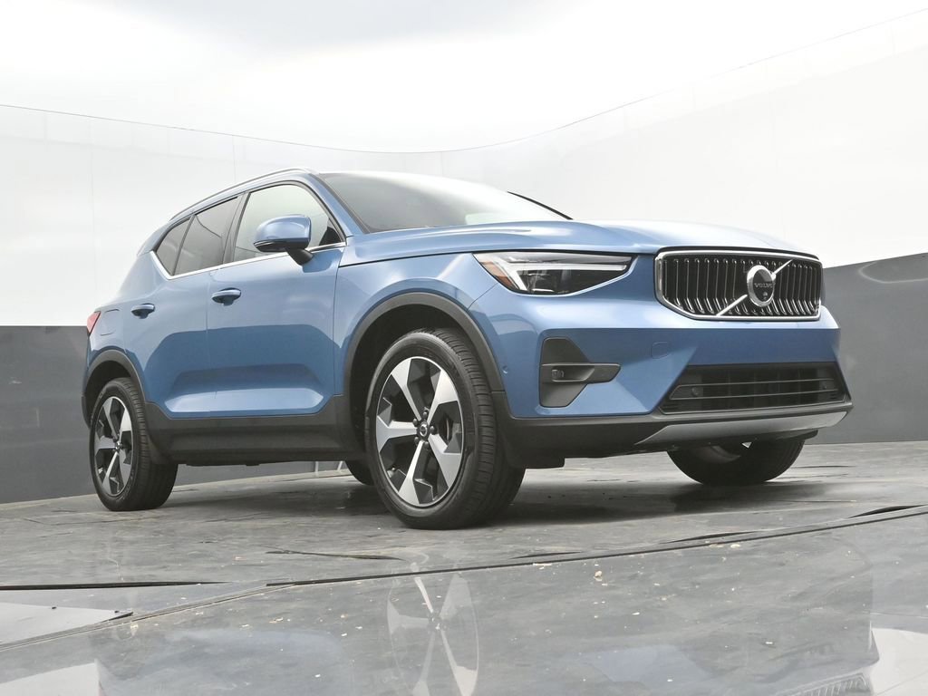 Certified 2024 Volvo XC40 B5 Plus image 37