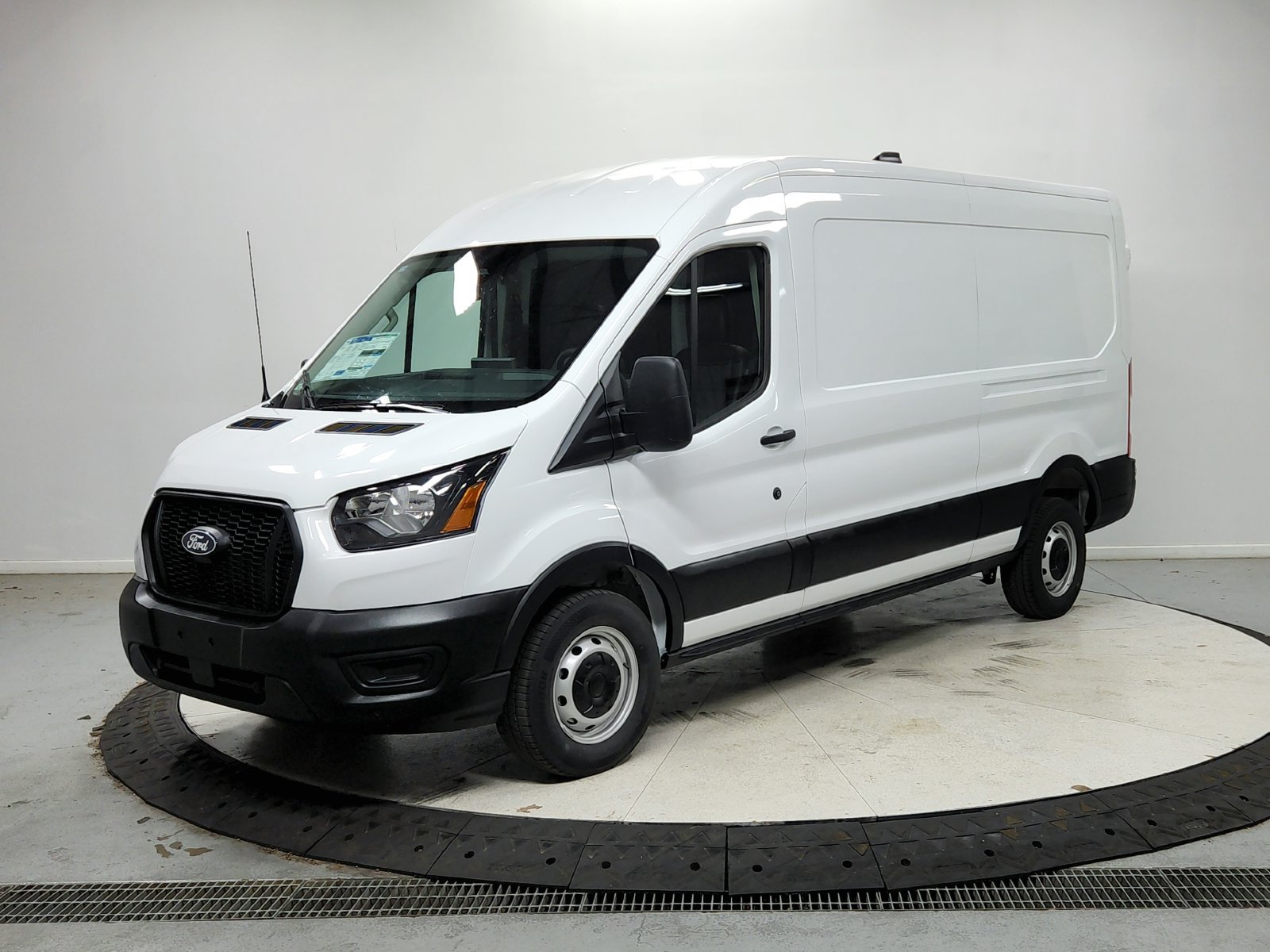 New 2027 Ford Transit 250 148 Medium Roof w/ Load Area Protection Package RWD image 4
