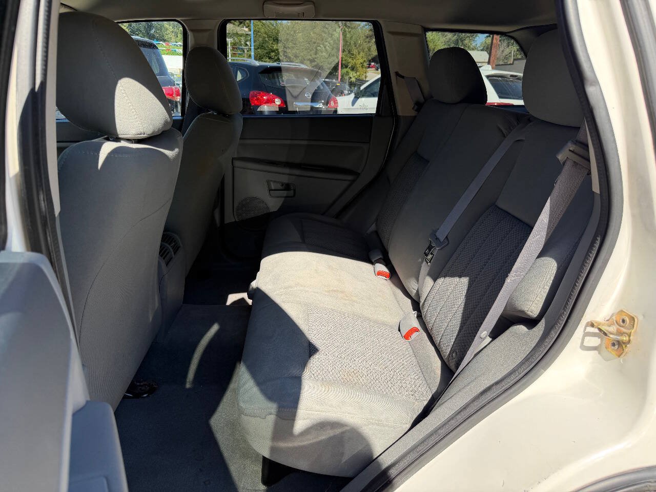 Used 2005 Jeep Grand Cherokee Laredo w/ Cargo Convenience Group AWD/4WD image 12