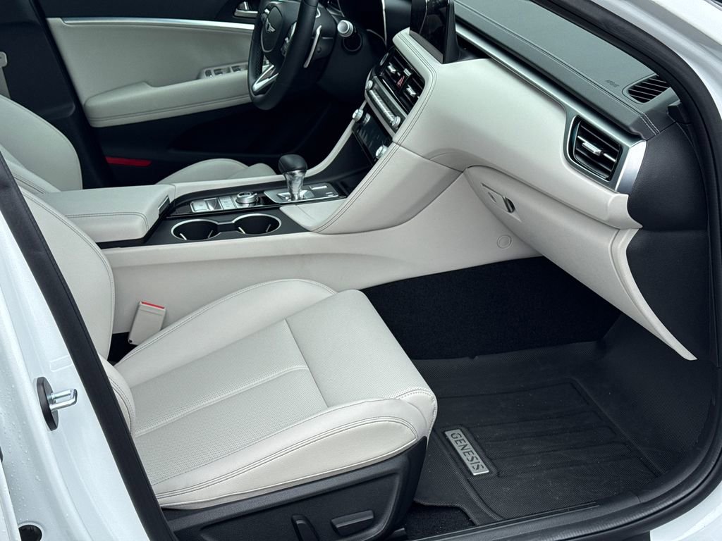 Used 2025 Genesis G70 2.5T RWD image 13