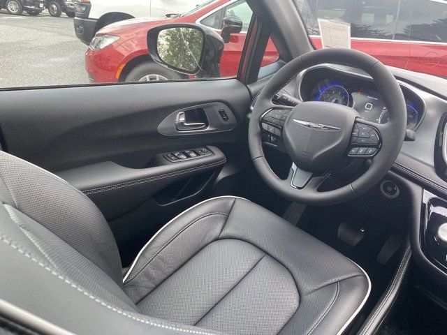 New 2026 Chrysler Pacifica Limited w/ S Appearance Package image 38