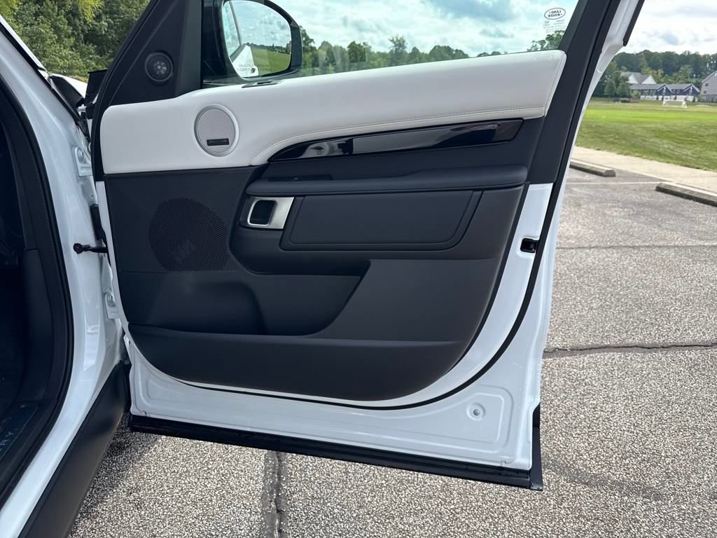 New 2025 Land Rover Discovery S AWD/4WD image 15