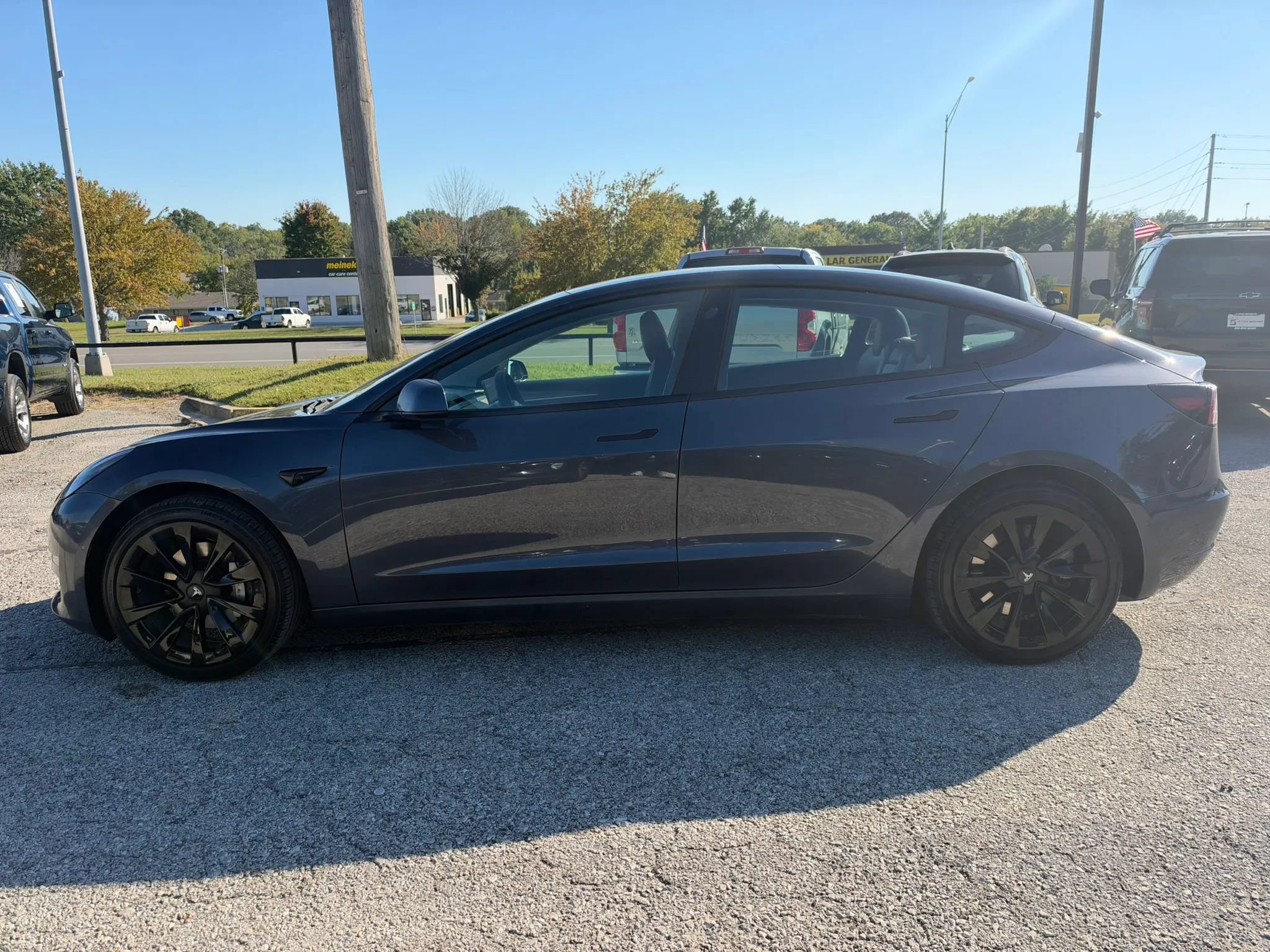 Used 2022 Tesla Model 3 Standard Range RWD image 7