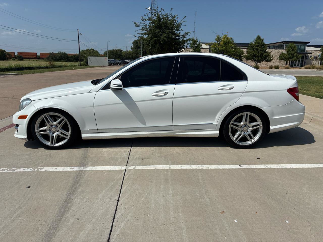 Used 2013 Mercedes-Benz C 300 4MATIC Sedan image 8