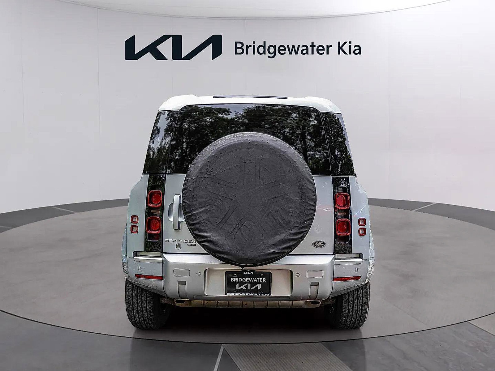 Used 2022 Land Rover Defender 110 XS Edition AWD/4WD image 5