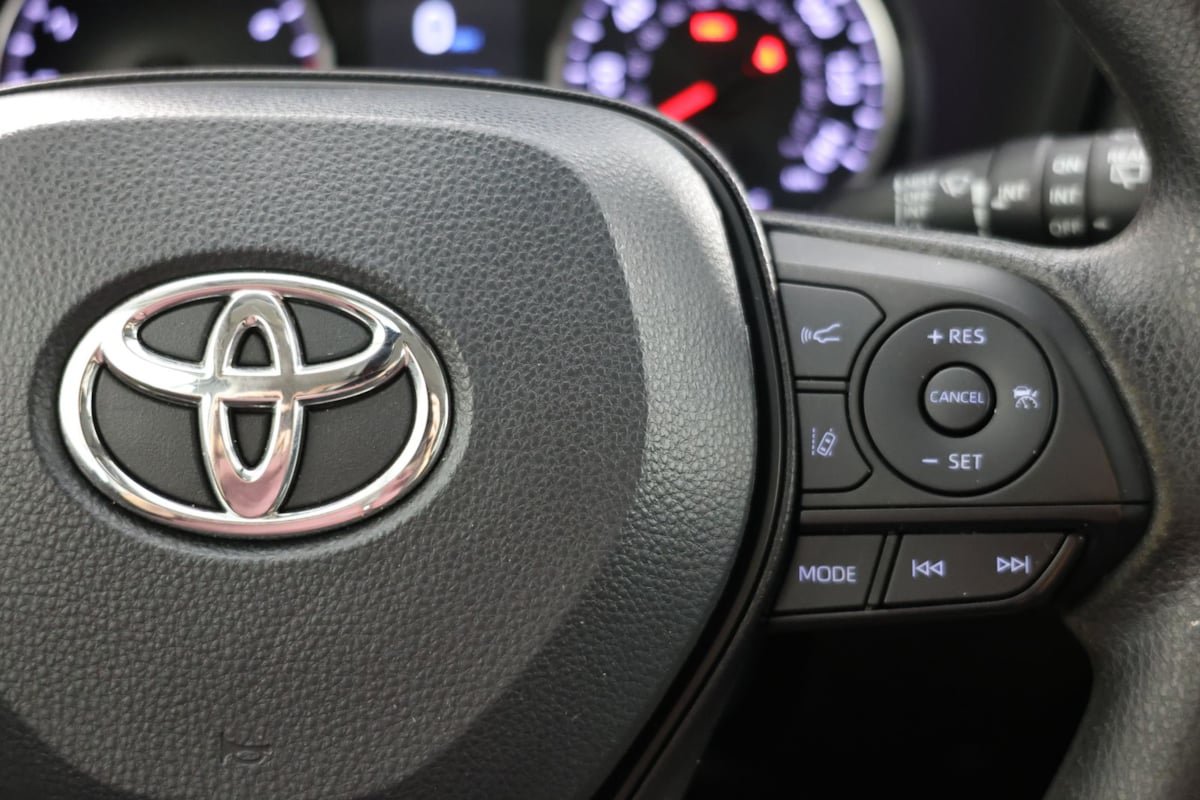 Used 2022 Toyota RAV4 XLE AWD/4WD image 26