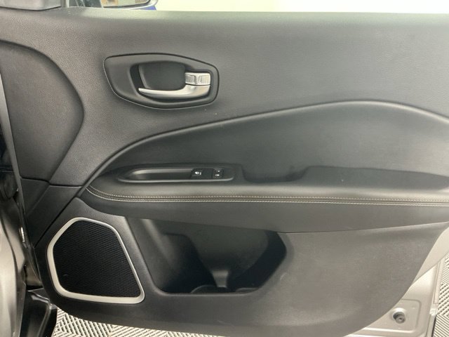 Used 2019 Jeep Compass Latitude AWD/4WD image 13
