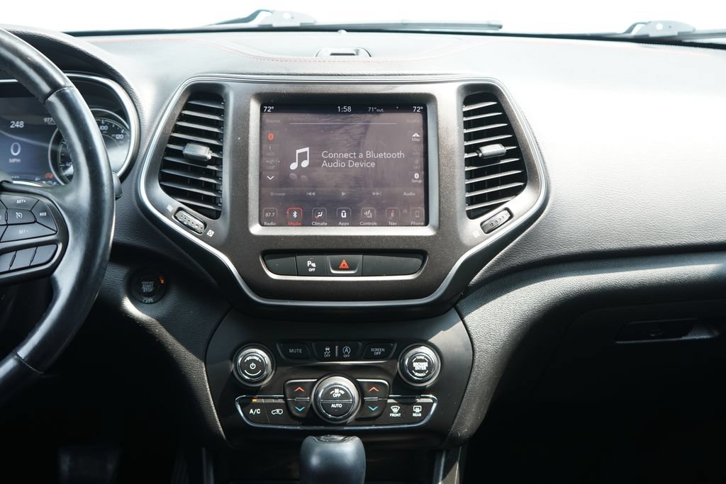 Used 2019 Jeep Cherokee Trailhawk AWD/4WD image 22
