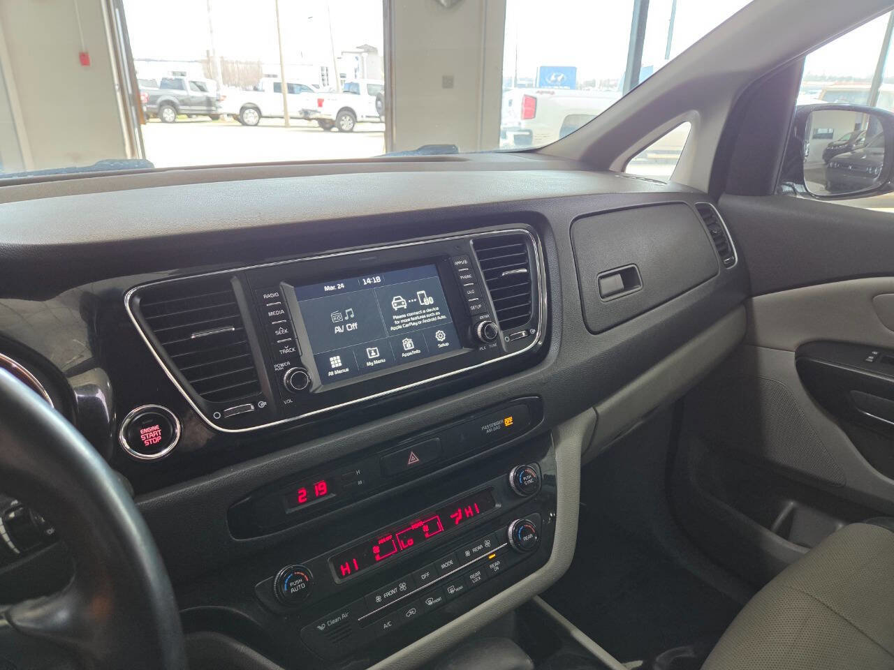 Used 2017 Kia Sedona EX image 27