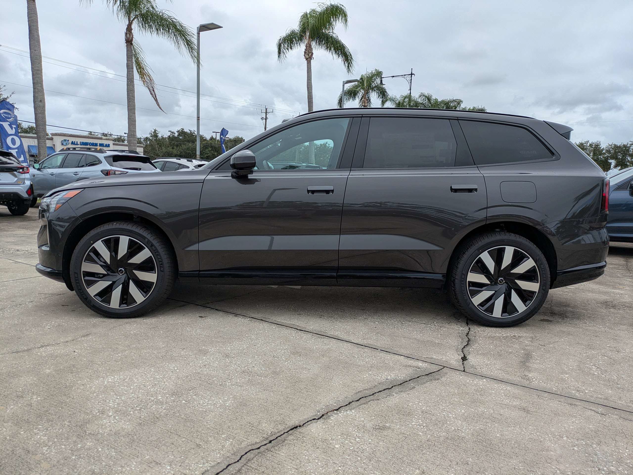 New 2025 Volvo EX90 Plus AWD/4WD image 7