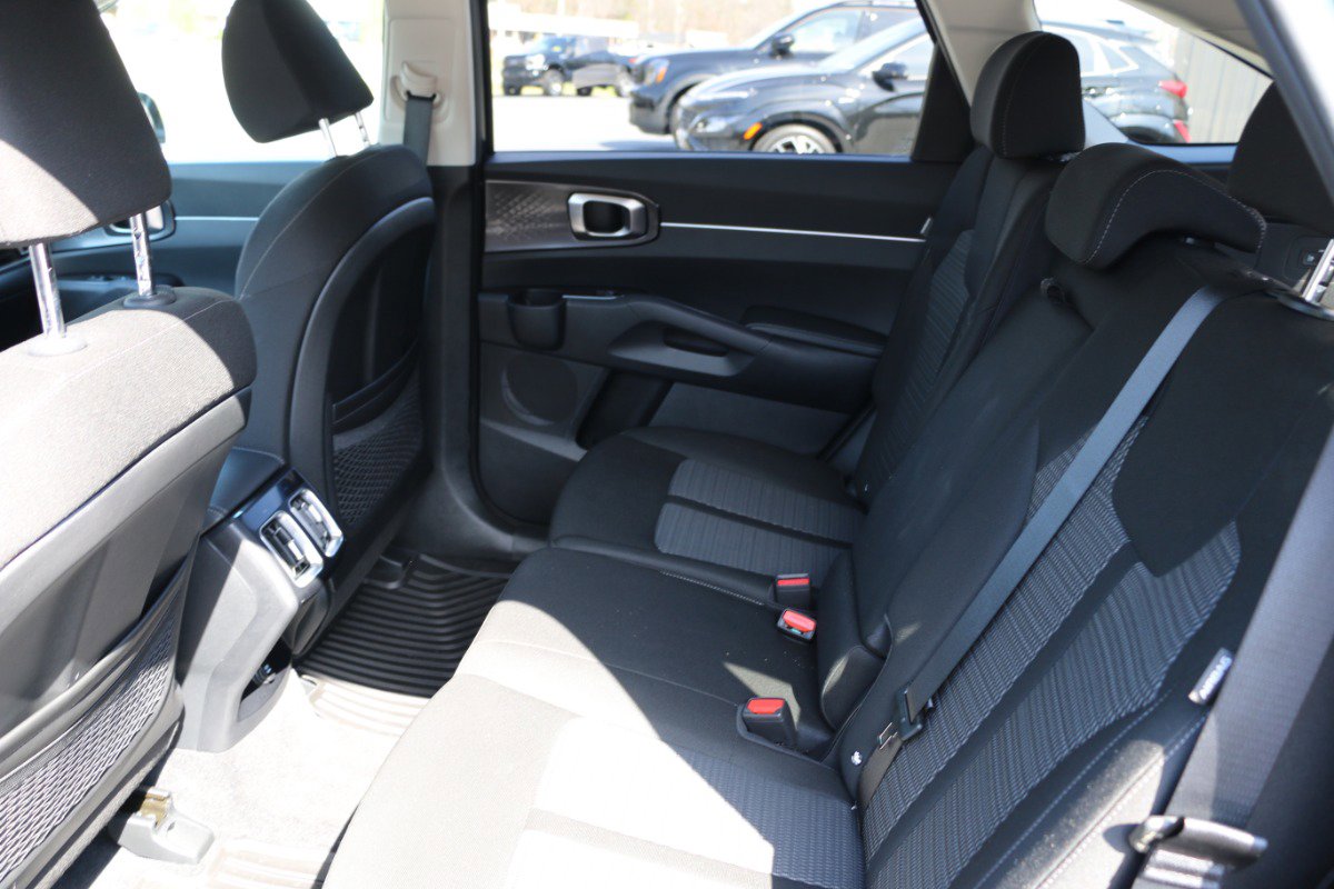 Used 2024 Kia Sorento LX image 26