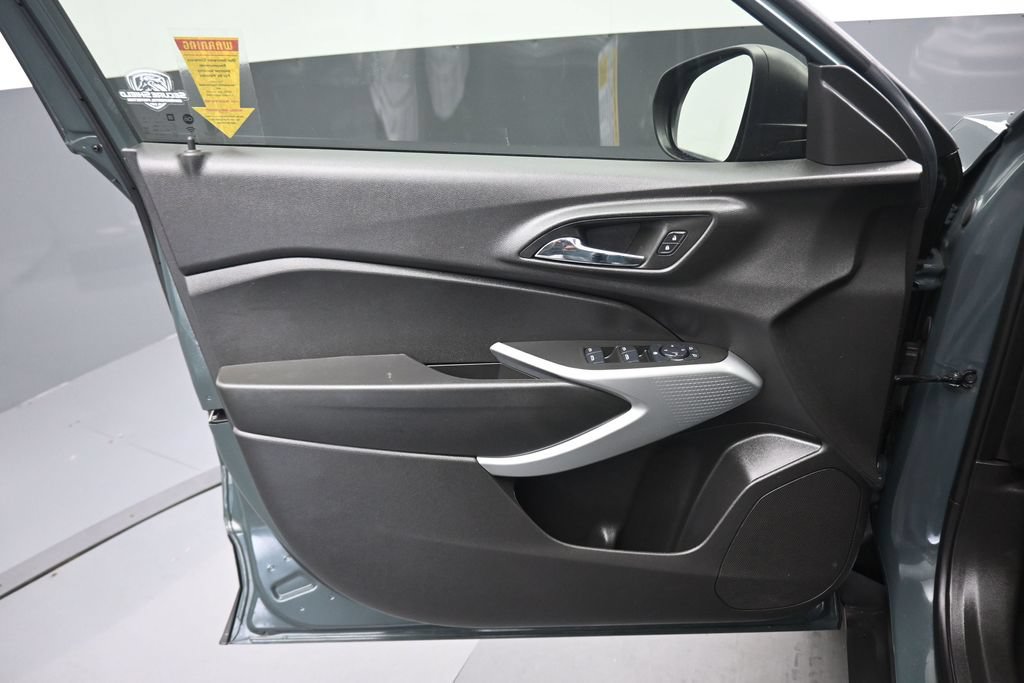 Used 2025 Chevrolet Trax LS FWD image 9