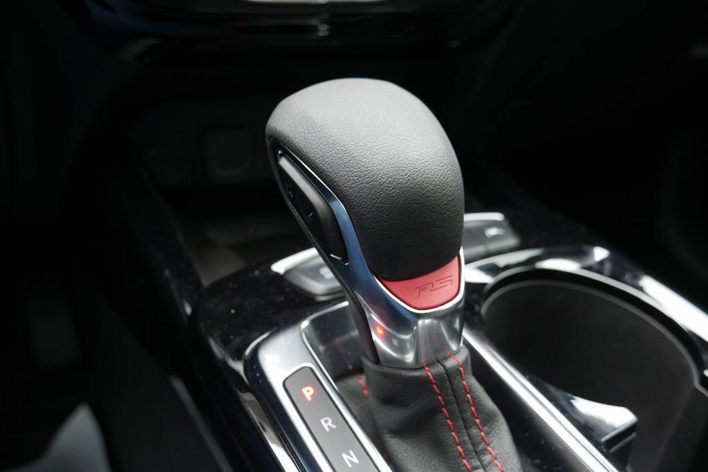 Used 2025 Chevrolet Trax RS w/ Sunroof Package image 19