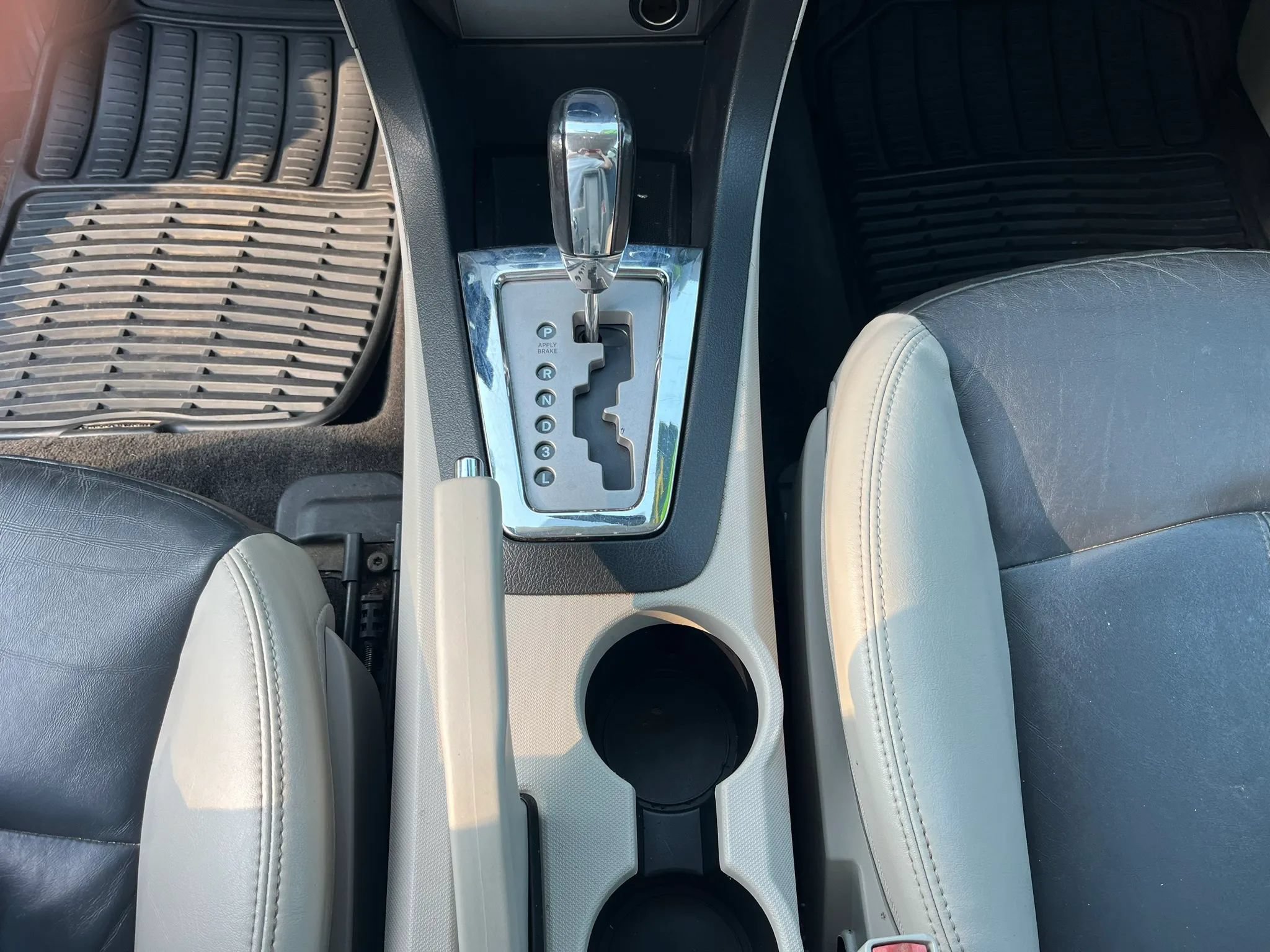 Used 2010 Dodge Avenger R/T FWD image 13