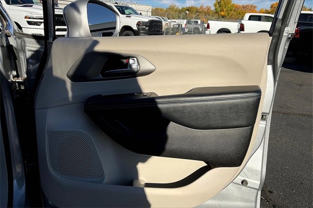 Used 2021 Chrysler Pacifica Touring-L image 19