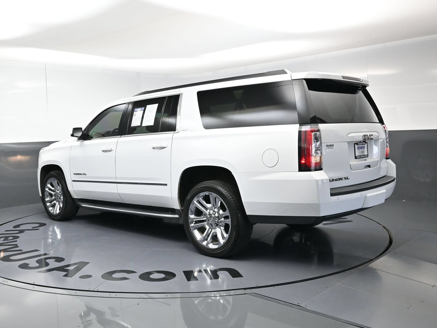 Used 2017 GMC Yukon XL SLT w/ Premium Edition AWD/4WD image 7