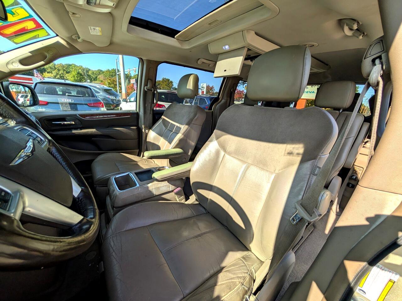 Used 2011 Chrysler Town & Country Limited w/ Trailer Tow Group image 12