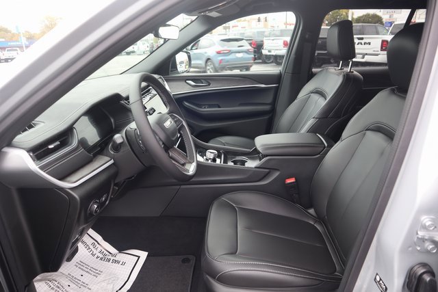 New 2025 Jeep Grand Cherokee Limited w/ Trailer Tow Package image 5