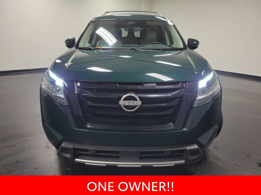 Used 2024 Nissan Pathfinder SL w/ Black Appearance Package FWD image 3