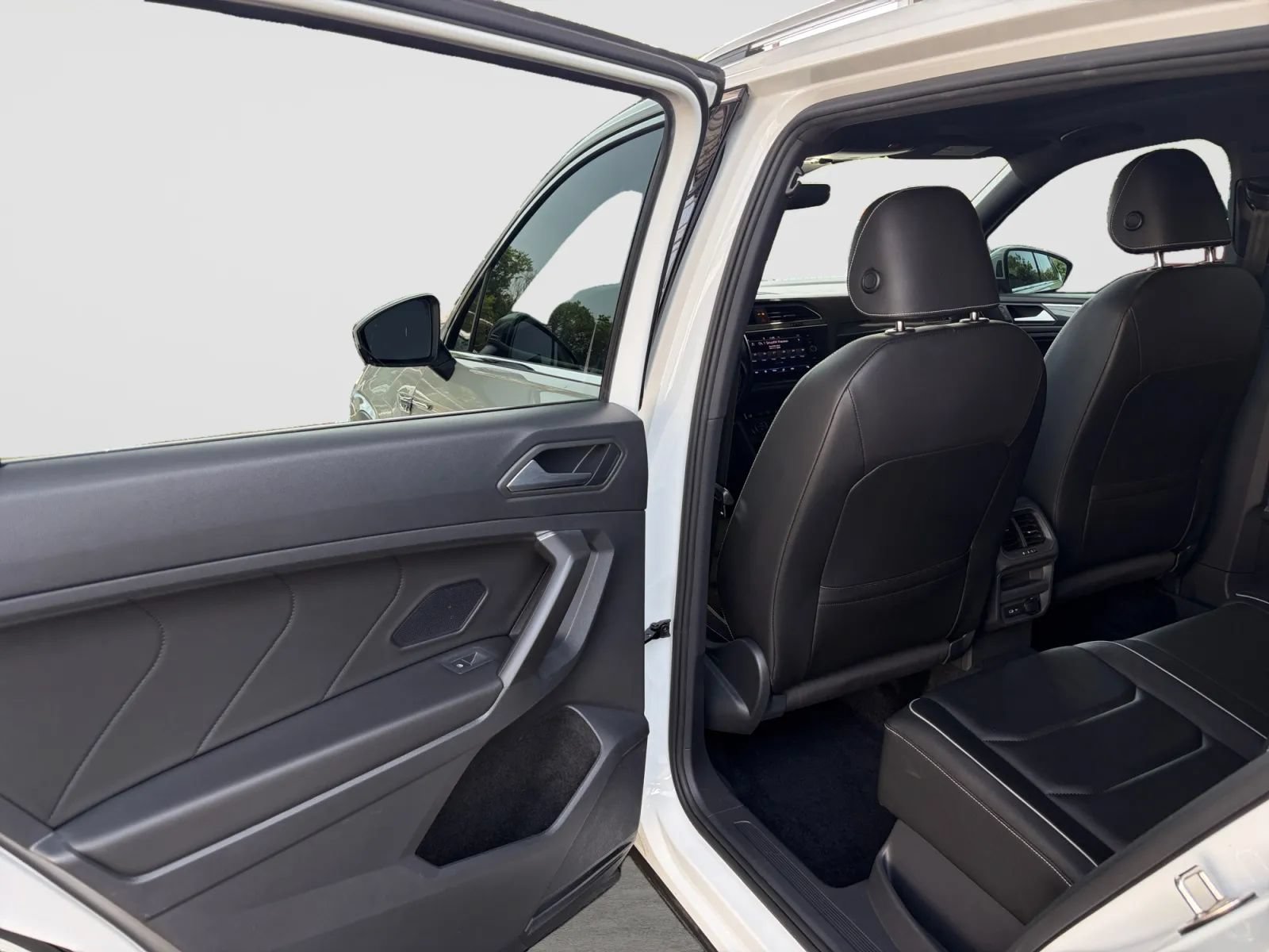 Used 2021 Volkswagen Tiguan SEL Premium R-Line AWD/4WD image 12