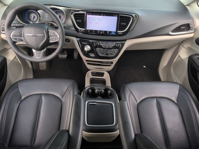 Used 2023 Chrysler Pacifica Touring-L FWD image 17
