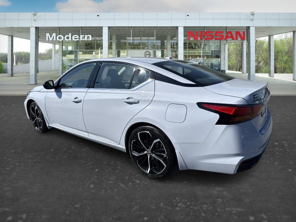 Certified 2024 Nissan Altima 2.5 SR FWD image 3