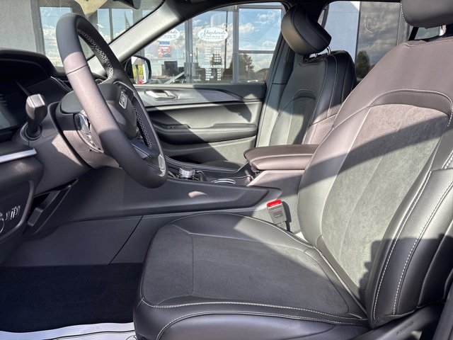 New 2025 Jeep Grand Cherokee Altitude image 5