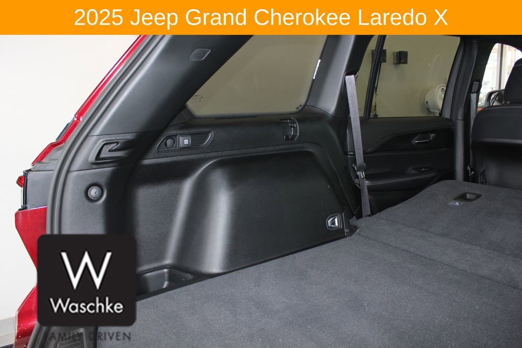 Used 2025 Jeep Grand Cherokee Laredo X w/ Trailer Tow Package AWD/4WD image 22