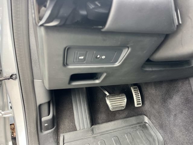 Used 2018 Land Rover Discovery HSE AWD/4WD image 39