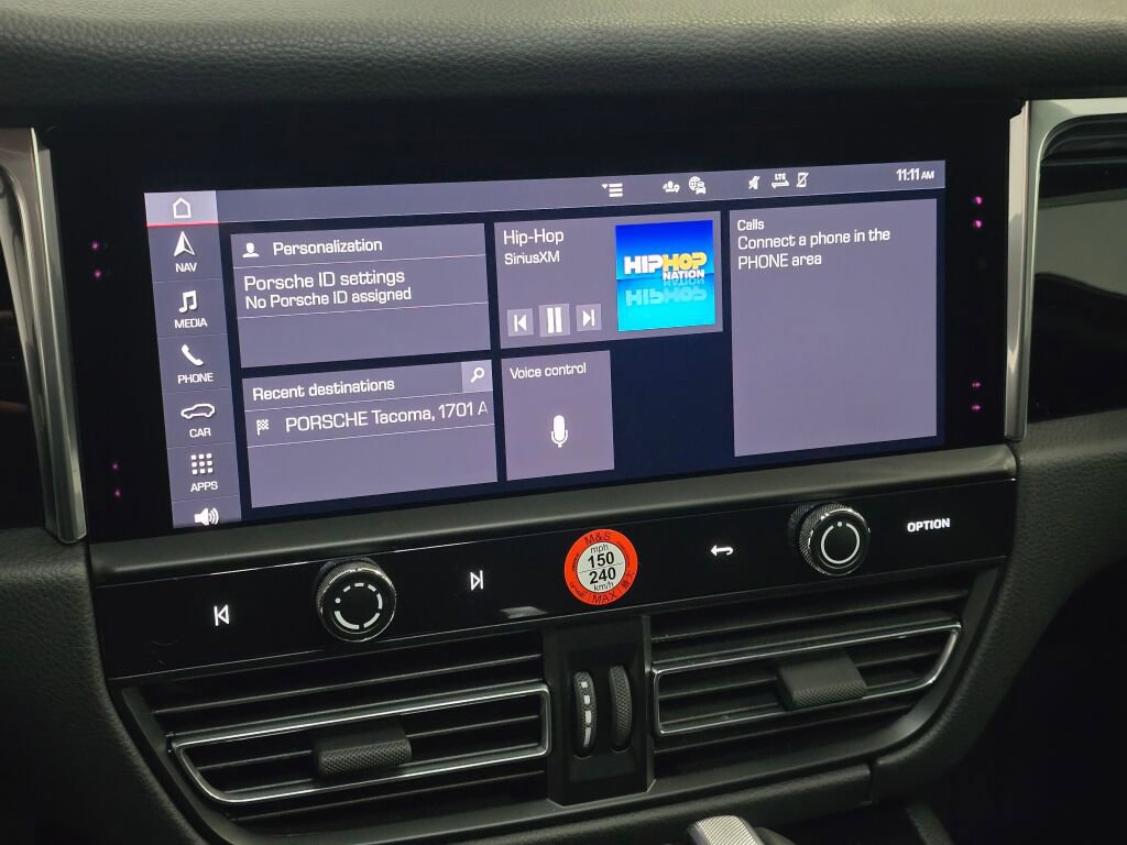 Certified 2025 Porsche Macan image 16