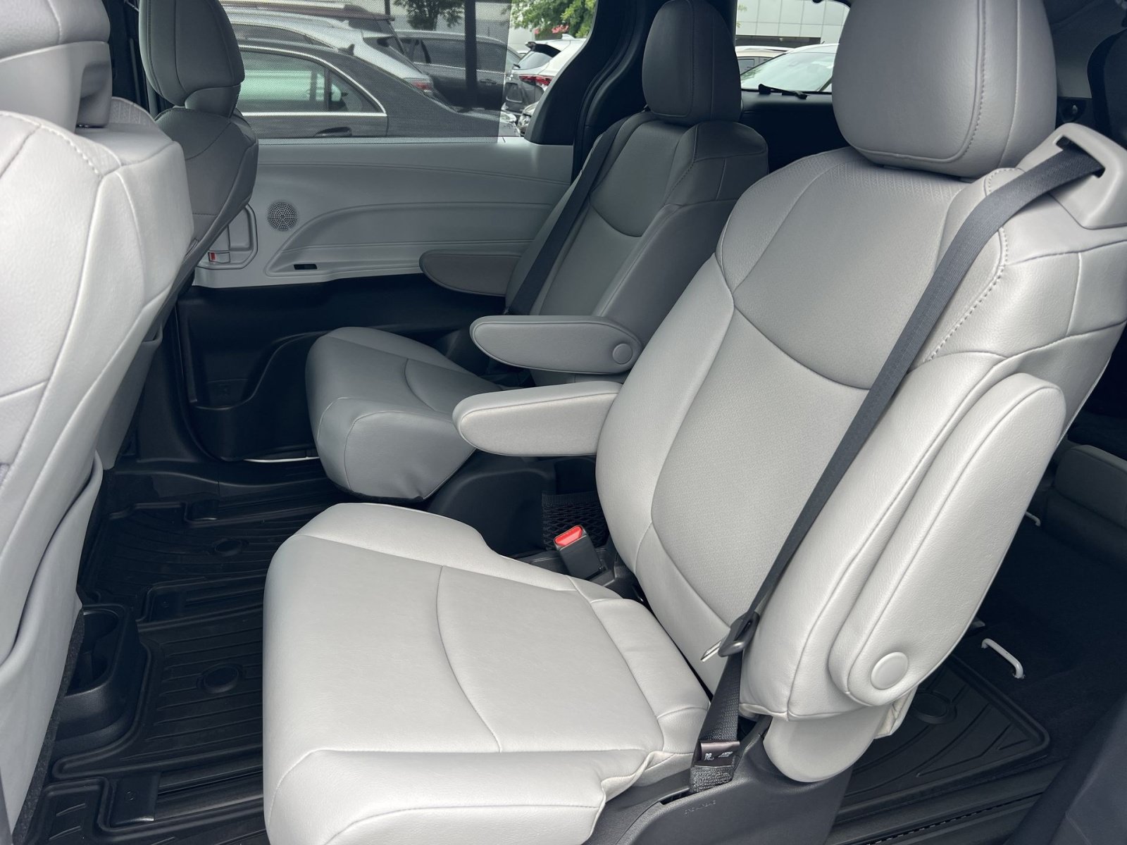 Used 2026 Toyota Sienna XLE AWD/4WD image 17