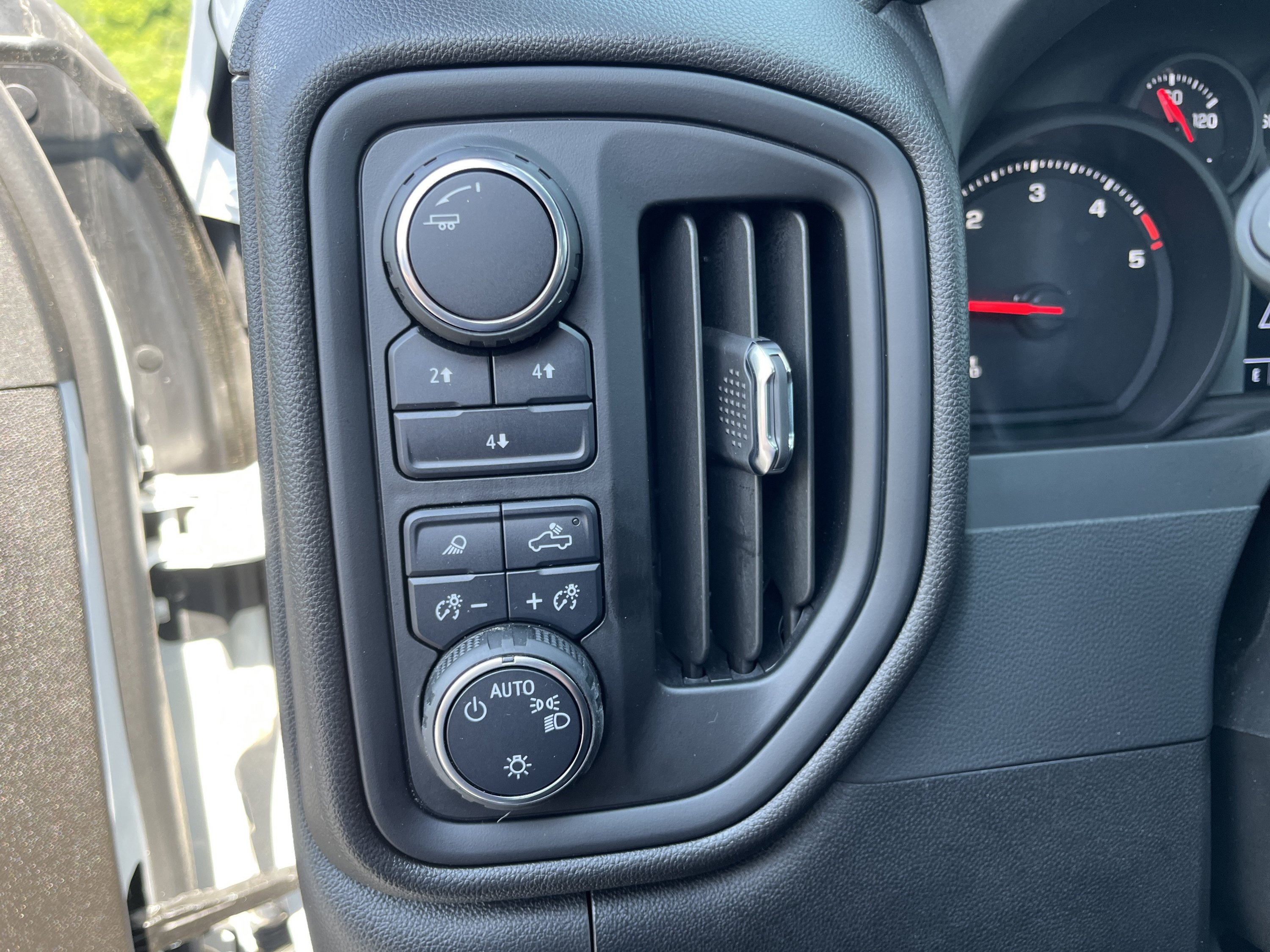 Used 2024 Chevrolet Silverado 2500 Custom w/ Custom Value Package AWD/4WD image 15