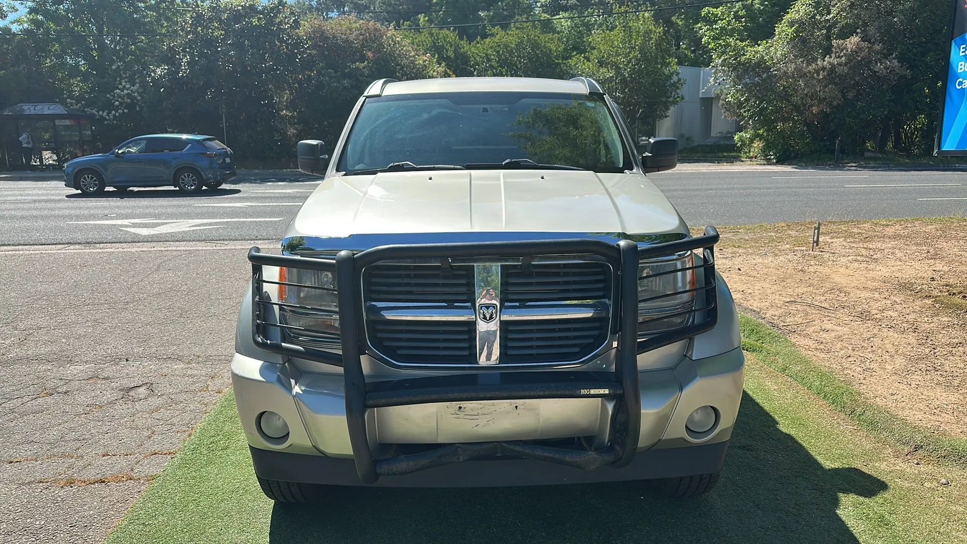 Used 2008 Dodge Nitro SXT image 2