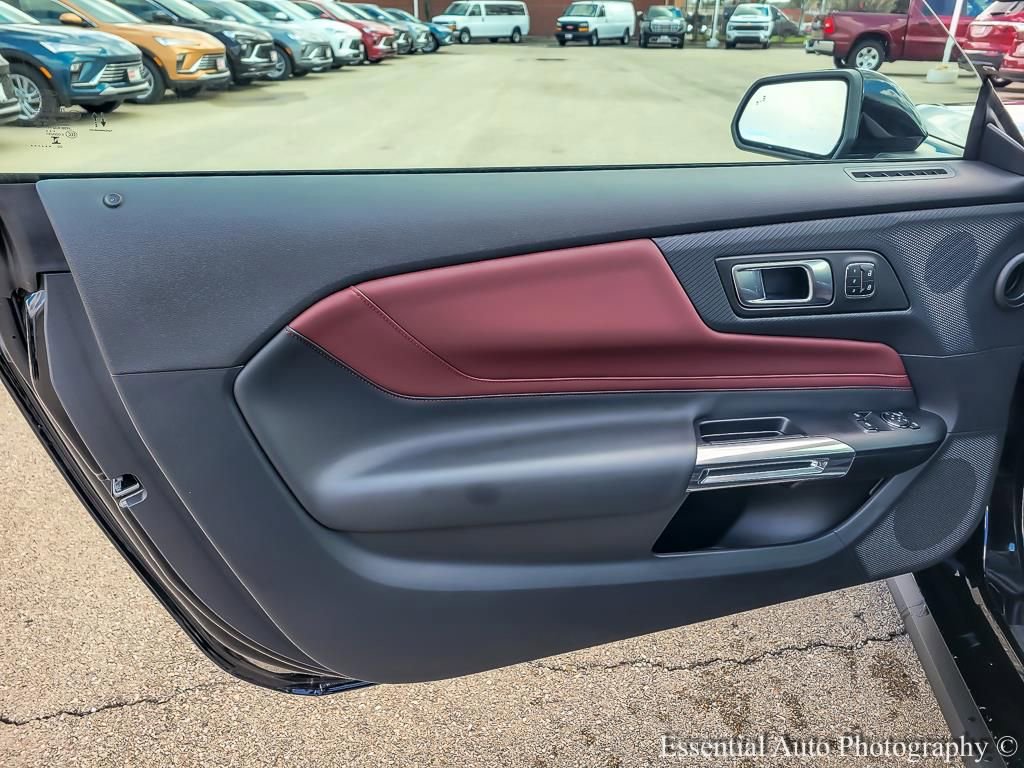 Used 2025 Ford Mustang Premium image 17