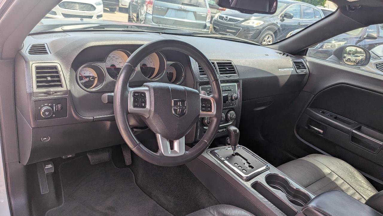 Used 2014 Dodge Challenger SXT RWD image 10