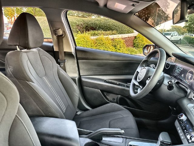 Used 2024 Hyundai Elantra SEL FWD image 17