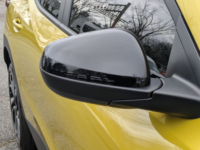 Used 2024 Chevrolet Trax RS w/ Sunroof Package FWD image 13