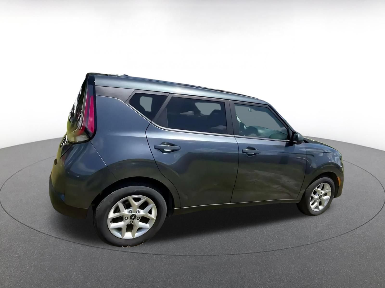 Used 2025 Kia Soul LX w/ LX Technology Package FWD image 13