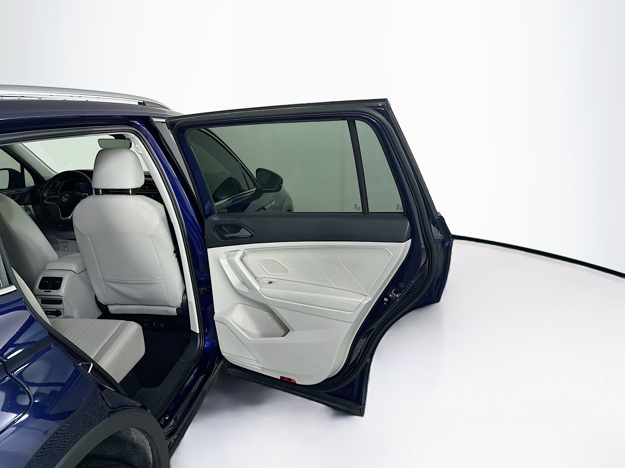 Used 2024 Volkswagen Tiguan SE FWD image 31