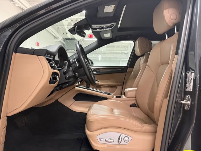Certified 2023 Porsche Macan AWD/4WD image 5