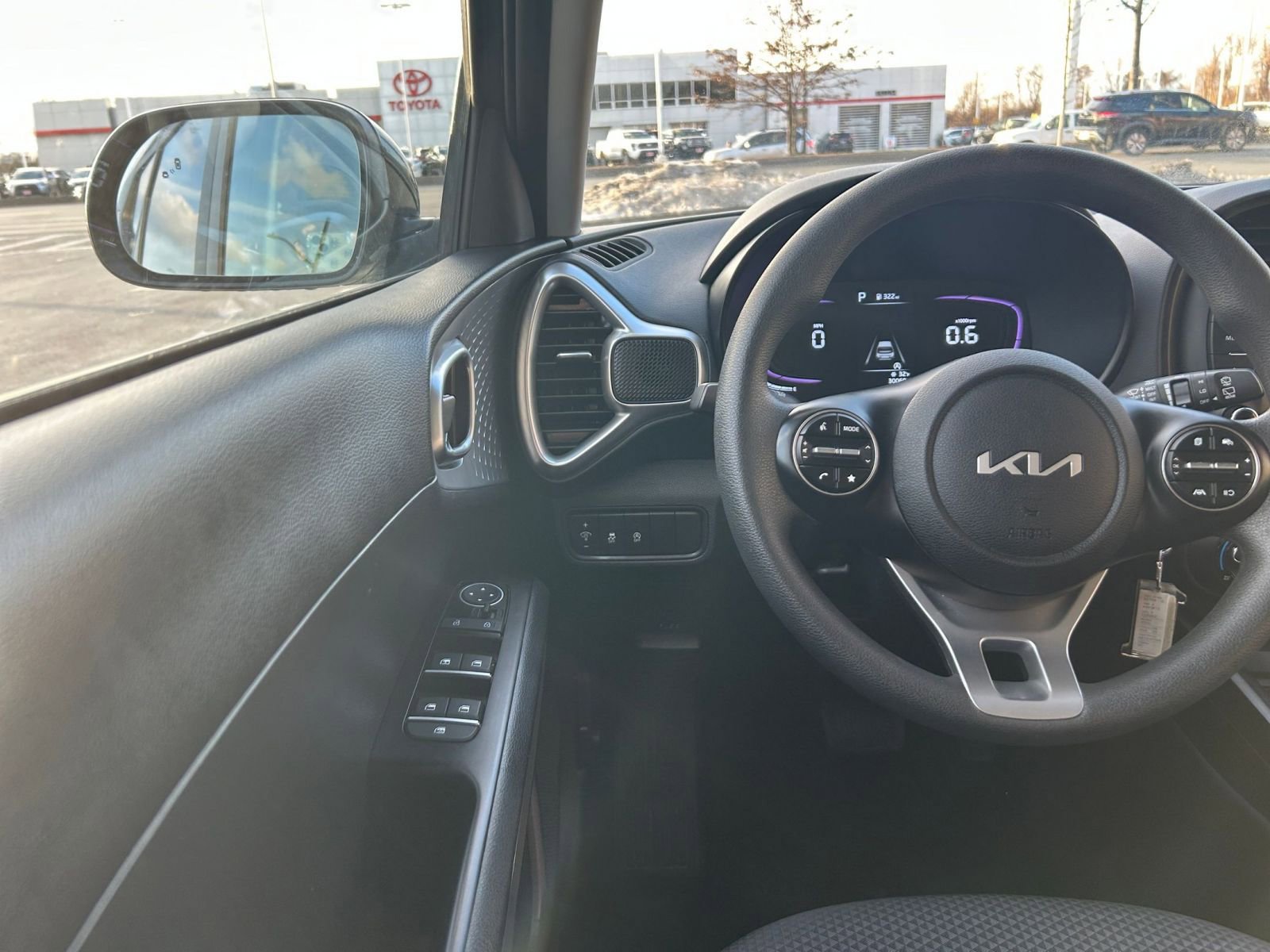 Used 2025 Kia Soul LX w/ LX Technology Package image 34