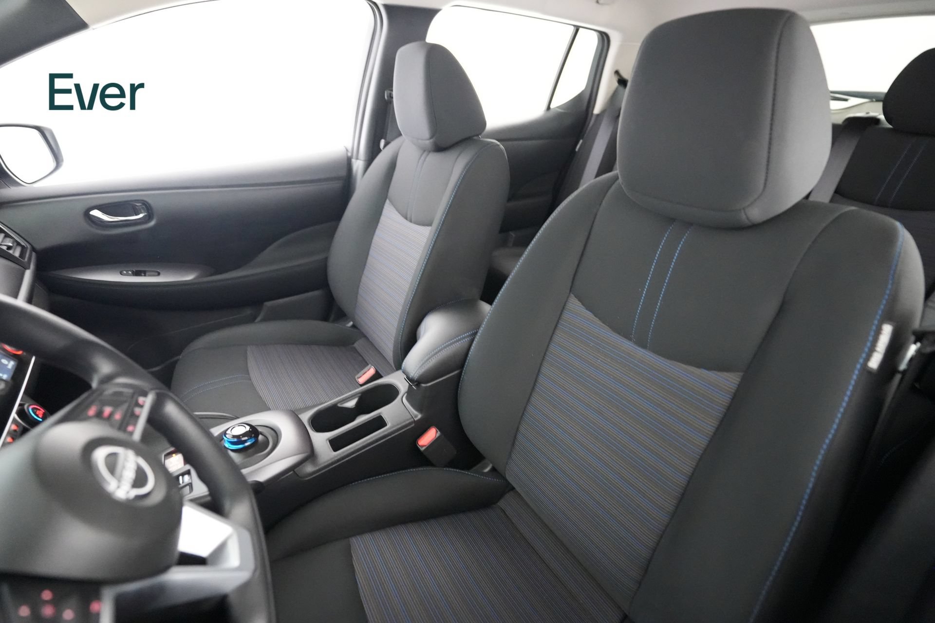 Used 2025 Nissan Leaf S FWD image 4