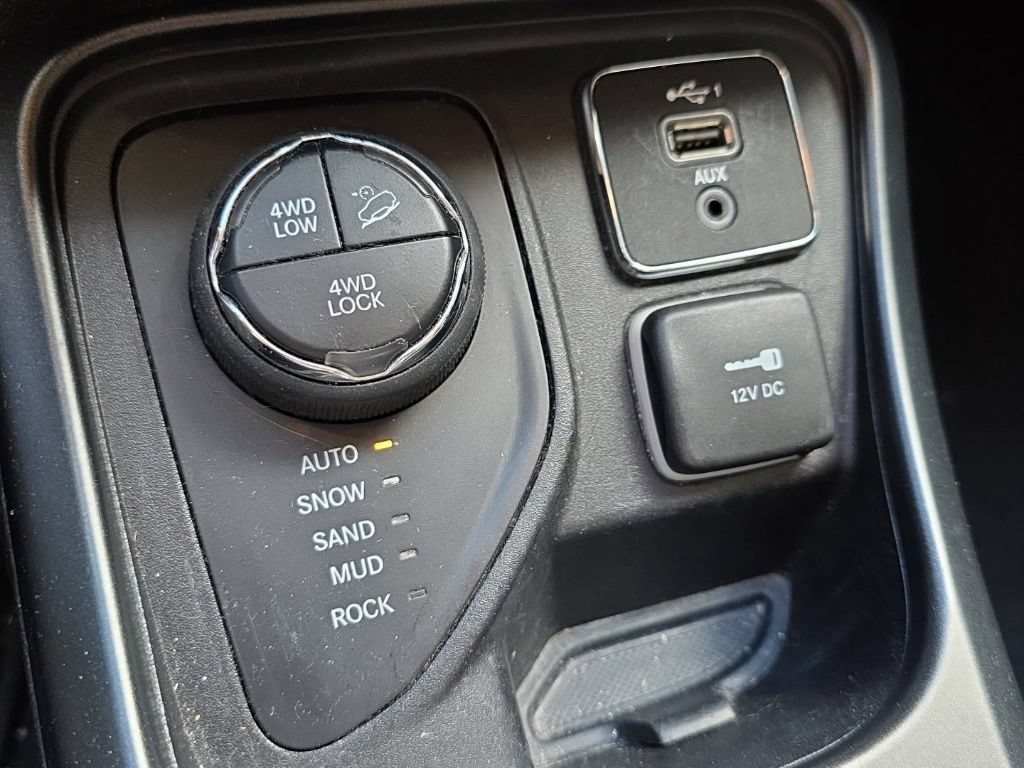 Used 2020 Jeep Compass Trailhawk AWD/4WD image 16