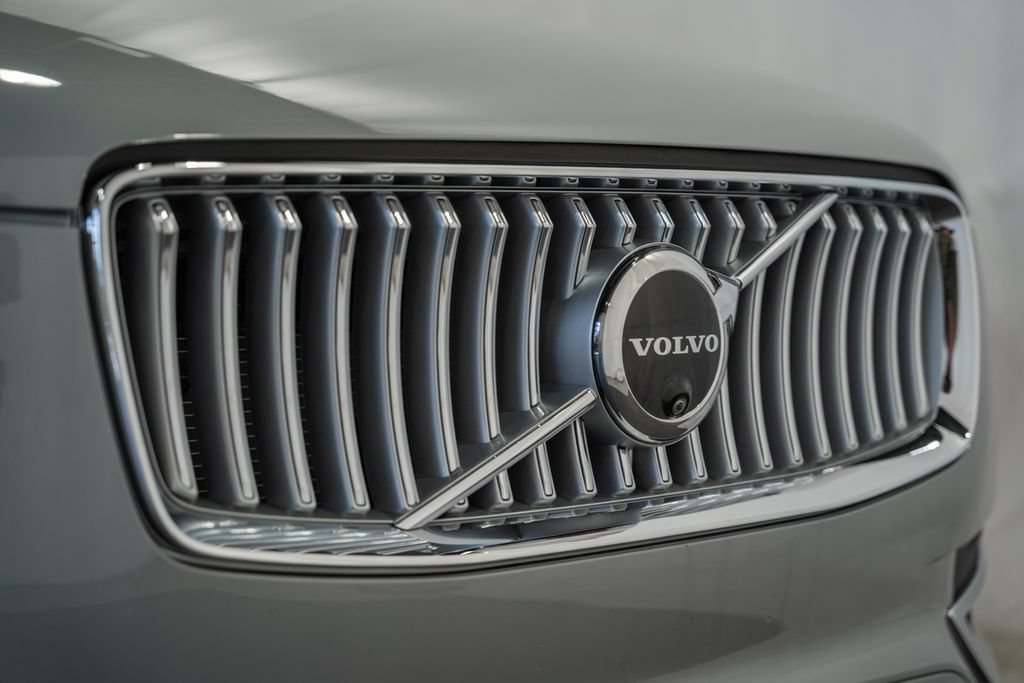 Used 2025 Volvo XC90 B6 Plus w/ Protection Package Premier AWD/4WD image 12