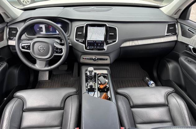 Used 2025 Volvo XC90 T8 Ultra w/ Protection Package Premier AWD/4WD image 7