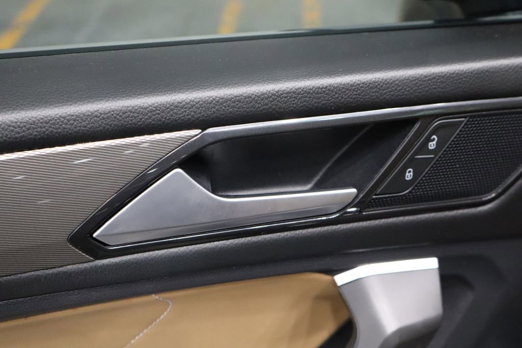 Used 2022 Volkswagen Tiguan SE image 17