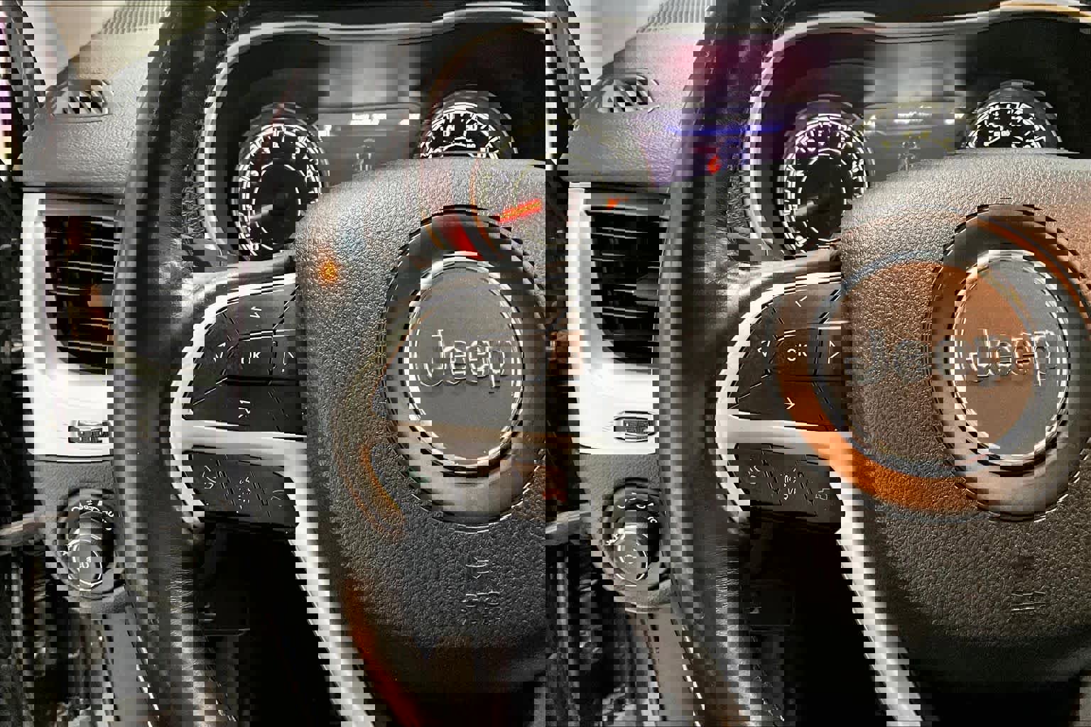 Used 2014 Jeep Cherokee Trailhawk w/ Comfort/Convenience Group image 22