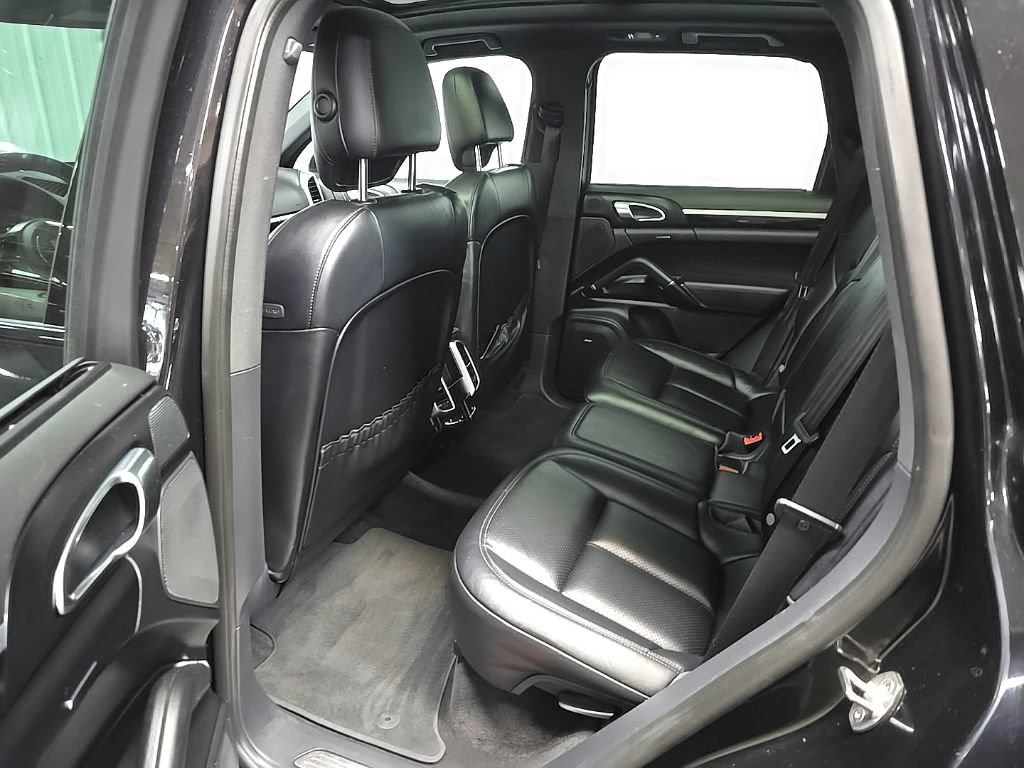 Used 2017 Porsche Cayenne Platinum Edition AWD/4WD image 33